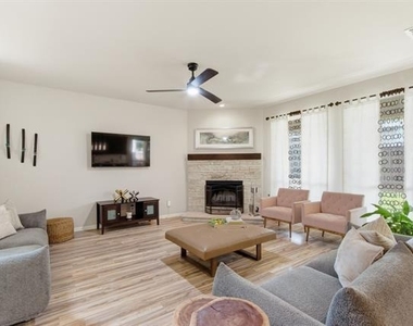 10537 Matador Drive - Photo Thumbnail 6