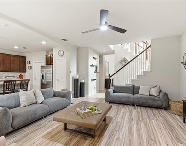 10537 Matador Drive - Photo Thumbnail 4