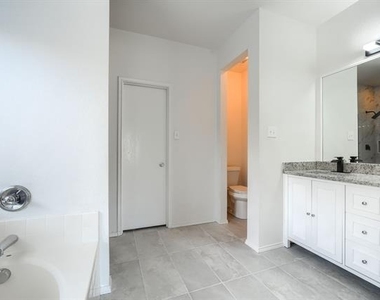 3121 Grant Street - Photo Thumbnail 18