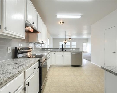 3121 Grant Street - Photo Thumbnail 7