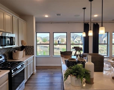 1001 Boyd Lane - Photo Thumbnail 14