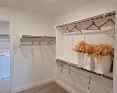1001 Boyd Lane - Photo Thumbnail 32