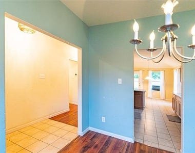 1906 Castaway Drive - Photo Thumbnail 5