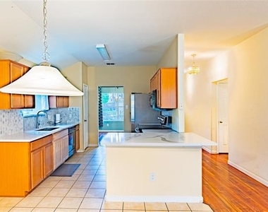 1906 Castaway Drive - Photo Thumbnail 9