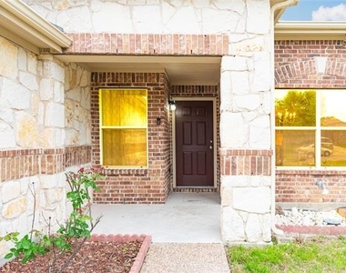 1906 Castaway Drive - Photo Thumbnail 2