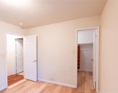 1906 Castaway Drive - Photo Thumbnail 17