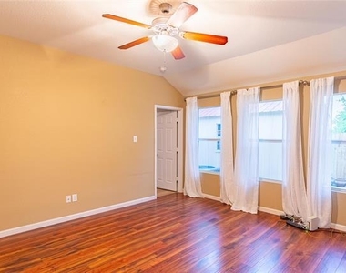 1906 Castaway Drive - Photo Thumbnail 12