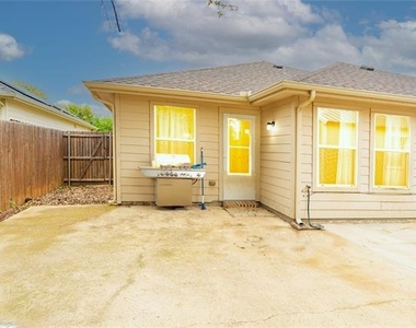 1906 Castaway Drive - Photo Thumbnail 27