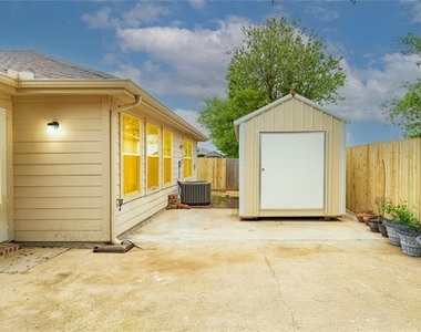 1906 Castaway Drive - Photo Thumbnail 28