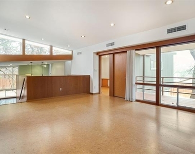 1403 Kendolph Drive - Photo Thumbnail 11
