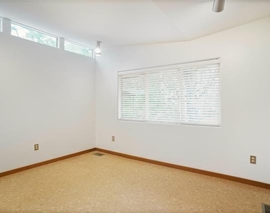 1403 Kendolph Drive - Photo Thumbnail 21