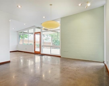 1403 Kendolph Drive - Photo Thumbnail 5