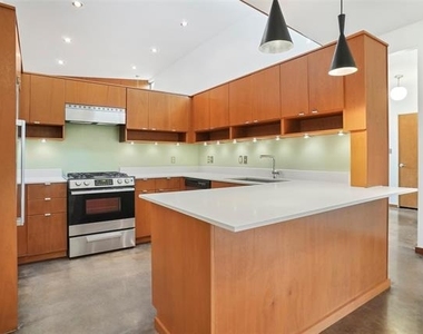 1403 Kendolph Drive - Photo Thumbnail 7