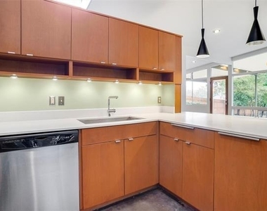 1403 Kendolph Drive - Photo Thumbnail 8