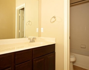404 Hummingbird Drive - Photo Thumbnail 14