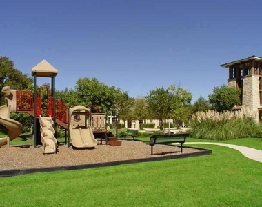 404 Hummingbird Drive - Photo Thumbnail 19