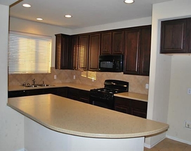 404 Hummingbird Drive - Photo Thumbnail 4