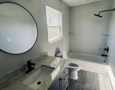 1623b Seley Avenue - Photo Thumbnail 4