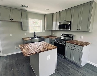 1623b Seley Avenue - Photo Thumbnail 1