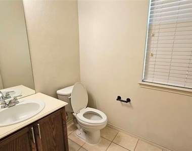 501 Jeans Creek Drive - Photo Thumbnail 7
