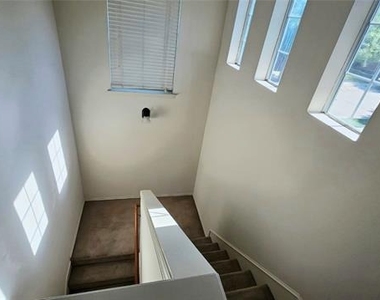 501 Jeans Creek Drive - Photo Thumbnail 8