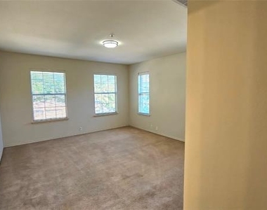 501 Jeans Creek Drive - Photo Thumbnail 12