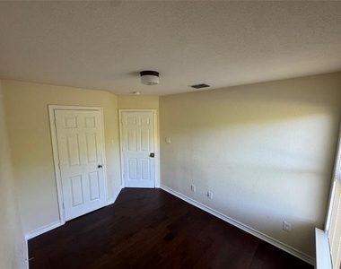 7731 Stanley Court - Photo Thumbnail 10
