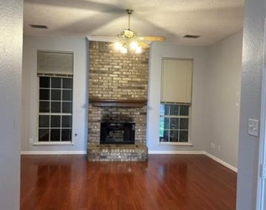 1736 Marian Lane - Photo Thumbnail 7