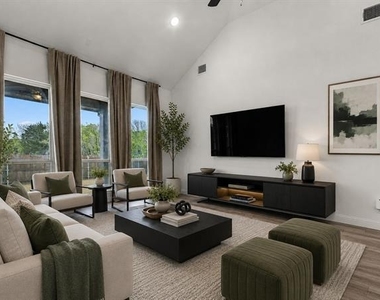 606 Creekview Lane - Photo Thumbnail 3