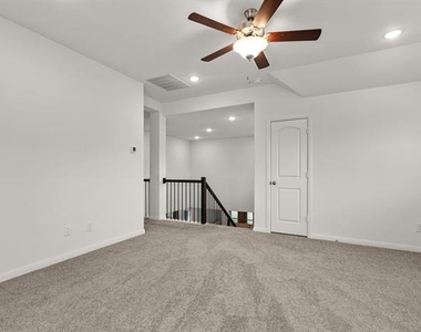 606 Creekview Lane - Photo Thumbnail 12