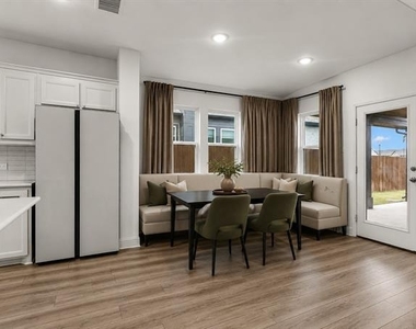 606 Creekview Lane - Photo Thumbnail 8