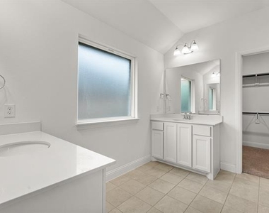 606 Creekview Lane - Photo Thumbnail 16