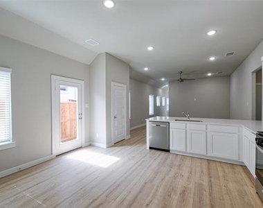 3032 Leatherwood Lane - Photo Thumbnail 7