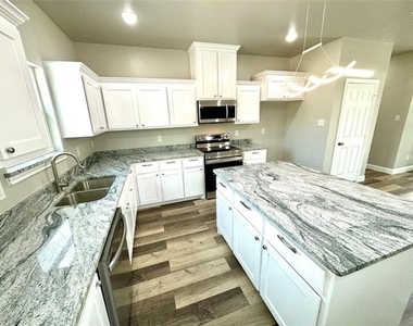 3415 Henderson Street - Photo Thumbnail 3