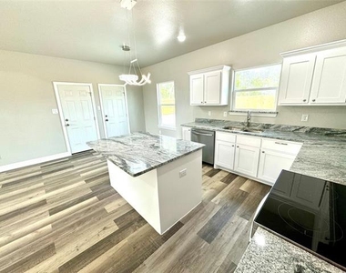 3415 Henderson Street - Photo Thumbnail 4