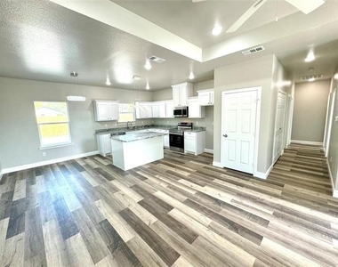 3415 Henderson Street - Photo Thumbnail 2