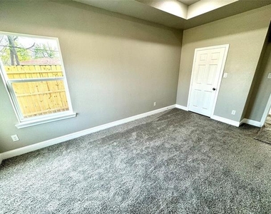 3415 Henderson Street - Photo Thumbnail 7