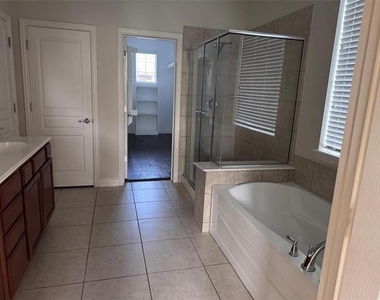 6165 Larkspur Lane - Photo Thumbnail 7
