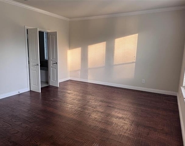 6165 Larkspur Lane - Photo Thumbnail 6
