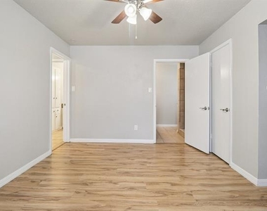 413 Glenhaven Drive - Photo Thumbnail 23