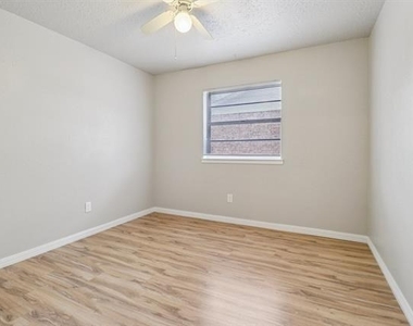 413 Glenhaven Drive - Photo Thumbnail 14