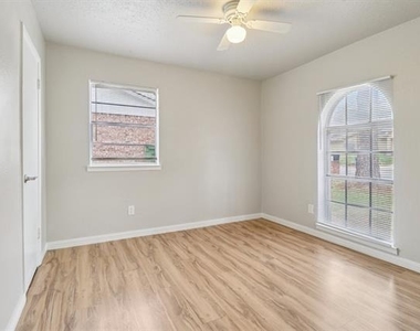 413 Glenhaven Drive - Photo Thumbnail 11