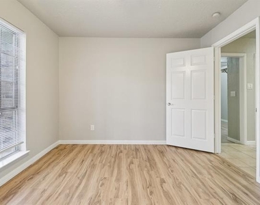 413 Glenhaven Drive - Photo Thumbnail 29