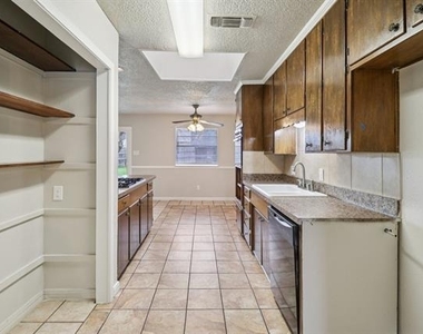 413 Glenhaven Drive - Photo Thumbnail 8