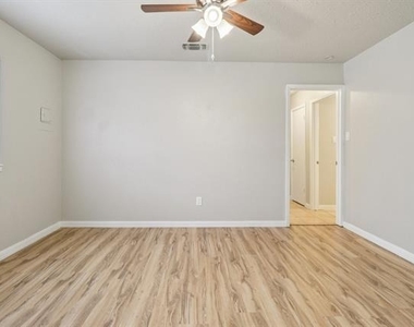 413 Glenhaven Drive - Photo Thumbnail 24
