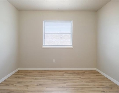 413 Glenhaven Drive - Photo Thumbnail 15
