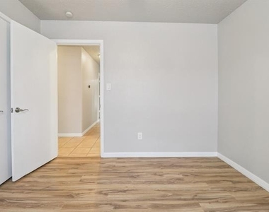 413 Glenhaven Drive - Photo Thumbnail 17