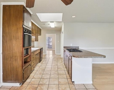 413 Glenhaven Drive - Photo Thumbnail 10