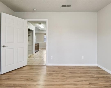 413 Glenhaven Drive - Photo Thumbnail 30