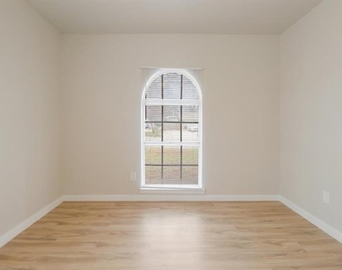 413 Glenhaven Drive - Photo Thumbnail 12